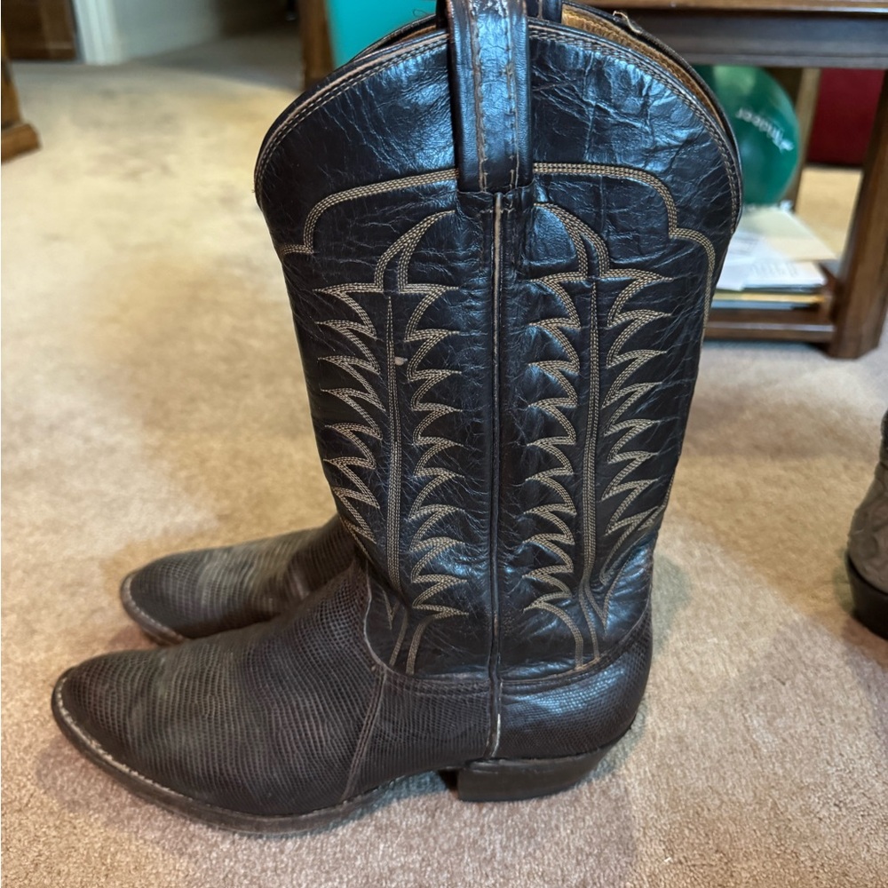 Tony Lama lizard skin boots. S.11. Good condition.